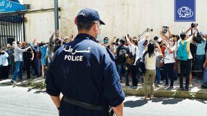 الجزائر.. مبادرات تشريعية لضبط التواصل الاجتماعي تثير جدلاً بين داعمي “الأخلاقية”