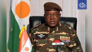 تصعيد بعد هجوم مطار نيامي: حاكم النيجر يتهم فرنسا وبنين وساحل العاج بالتورط