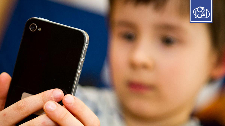 قصر النظر يهدد أطفال تونس مع تصاعد استخدام الهواتف
