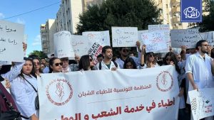 احتجاجات في وسط العاصمة التونسية تطالب بالحريات وتحسين الأوضاع