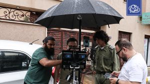 مؤيد زابطية يقاوم موت السينما الليبية عبر استديو منزلي متواضع