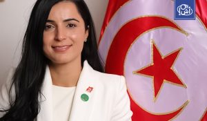 تونس.. اعتقال المعارضة البارزة ألفة الحامدي فور وصولها إلى مطار العاصمة
