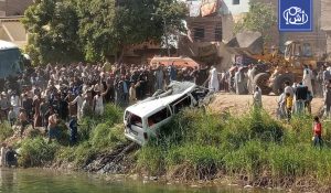 مصر.. إصابة 14 شخصاً بعد سقوط ميكروباص في ترعة
