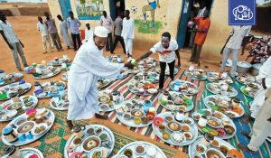 رمضان في السودان: الإفطار الجماعي و”الرحمتات” طقوس تضيء ليالي الحرب