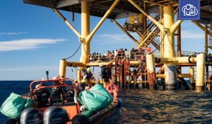 إنقاذ 116 مهاجرا عالقين على منصة غاز قبالة السواحل التونسية