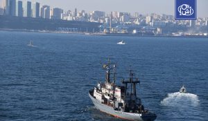 سفينتان تابعتان للبحرية الروسية ترسوان في ميناء وهران الجزائري