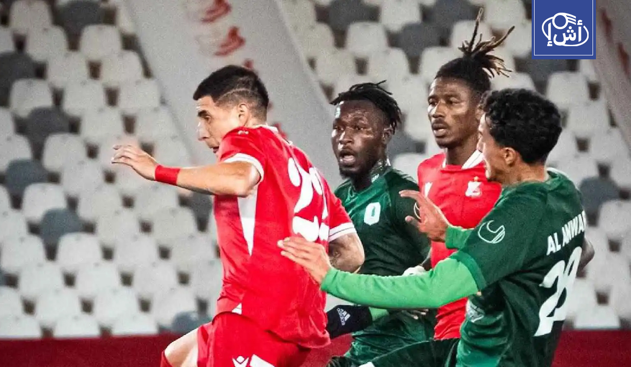 اقتحام ديك للملعب يثير تفاعل الجماهير في الدوري الليبي