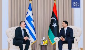 ليبيا.. خالد حفتر يستقبل وزير الخارجية اليوناني في بنغازي