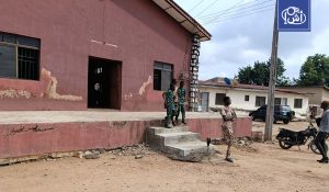 نيجيريا تعتقل 33 من عصابة خطف جماعي استهدفت كنيسة في كوارا