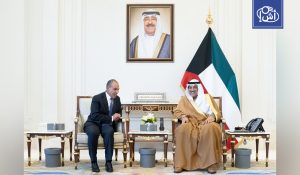 وزير الخارجية المصري يزور الكويت