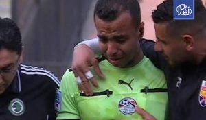 حكم مصري يغادر المباراة باكياً بعد تعرضه لإصابة قوية