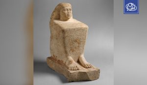 مصر.. عمال يعثرون على تمثال أثري ضخم