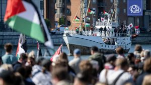 تحركات برية وبحرية واسعة لكسر حصار غزة