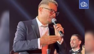 عمرو دياب يعلّق ساخراً على أزمة “الميكروفون” مع يسرا