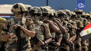 الجيش المصري يعرض شهادات لمستسلمين بعد حملة على مواقع تنقيب جنوب البلاد (فيديو)