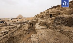 مصر تكشف مقبرة تعود إلى عصر الدولة القديمة في سقارة