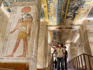 مصر.. بلوغر أميركي يثير الجدل بعد تصوير مواقع أثرية مغلقة