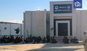 ليبيا ترحّل 81 مهاجراً من بنغازي بينهم 61 مصاباً بأمراض معدية
