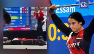 إغماء لاعبة مصرية أثناء رفع الأثقال في دورة المتوسط (فيديو)