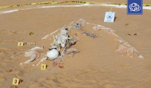ليبيا تواصل التحقيق في رفات مجهولة عُثر عليها بصحراء زلاف