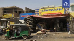 الدولار يتجاوز 8 آلاف جنيه ويعمّق أزمة المعيشة في السودان