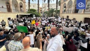 ليبيا.. تصاعد احتجاجات الرواتب وسط تحذيرات من عجز مالي