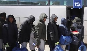 بعد أشهر من الاحتجاز.. 10 مغاربة يعودون إلى المغرب من ليبيا